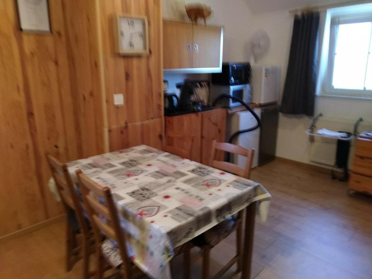 Cozy Apartment In Paliseul With Garden Carlsbourg Exteriör bild